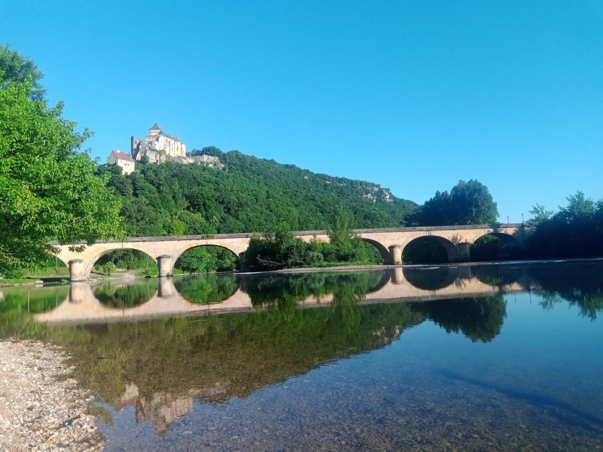 Au Pied Du Chateau - 5 A 11 Personnes - Baignade-Canoe-Piste Cyclable A 100 M Castelnaud La Chapelle Exterior photo