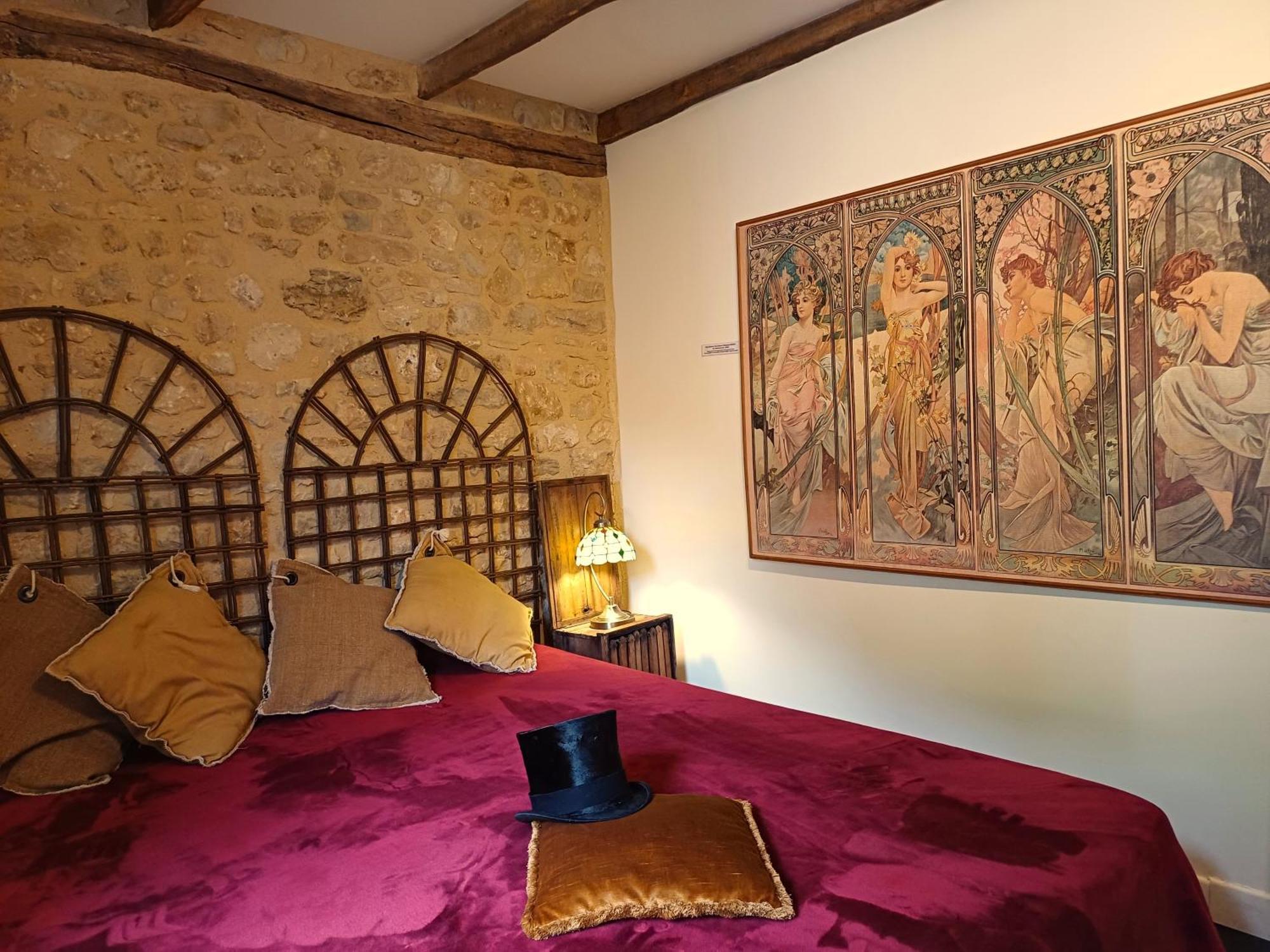Au Pied Du Chateau - 5 A 11 Personnes - Baignade-Canoe-Piste Cyclable A 100 M Castelnaud La Chapelle Exterior photo