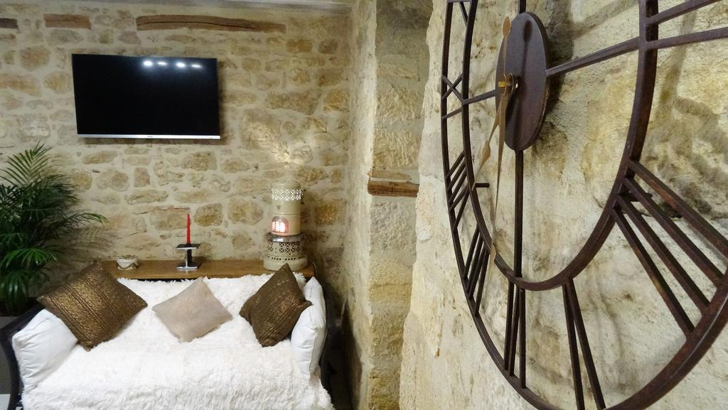 Au Pied Du Chateau - 5 A 11 Personnes - Baignade-Canoe-Piste Cyclable A 100 M Castelnaud La Chapelle Exterior photo